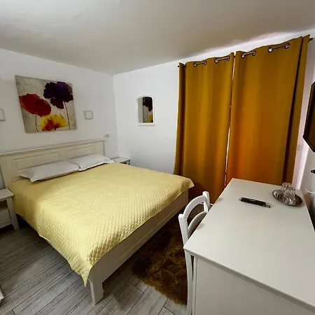 Vacation Hotel *